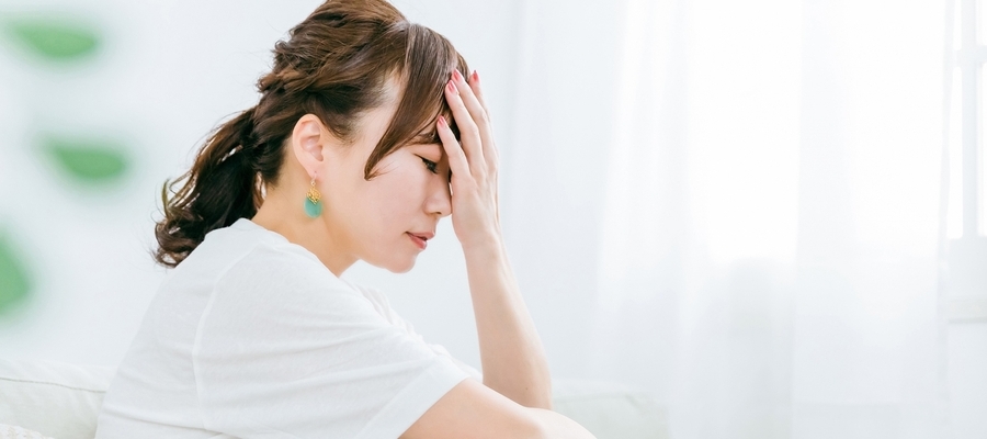 東京秋葉原、浅草橋で頭痛に困っている女性